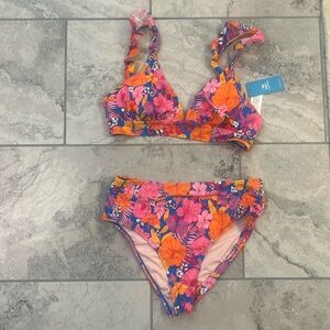 NWT Cupshe high waisted bottom floral bikini set with ruffle detail on straps.